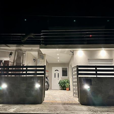 Ferienwohnung Red Harmony By The Sea Pool And Balcony Kalamata Exterior foto