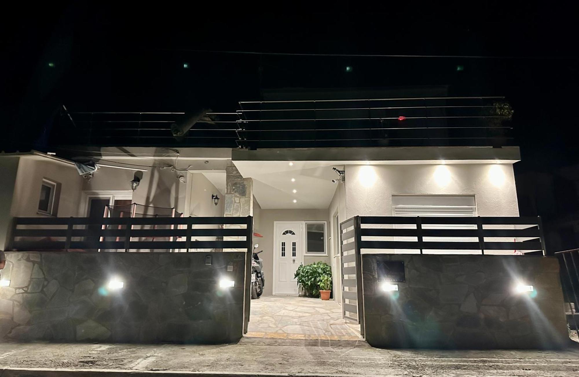 Ferienwohnung Red Harmony By The Sea Pool And Balcony Kalamata Exterior foto